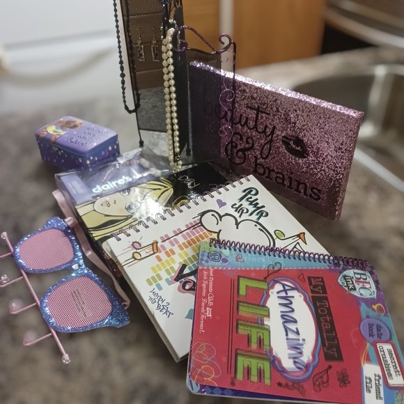Teenage Girls  Make Up Jewelry Display and Journal Bundle - Picture 1 of 16